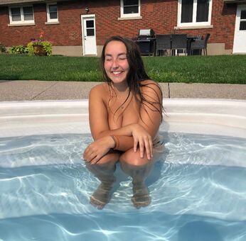 Lexi Thomas