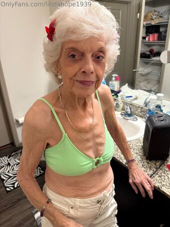 lindahope1939 Fotografii Nud Scurse OnlyFans 77