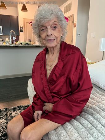 lindahope1939 Fotografii Nud Scurse OnlyFans 87