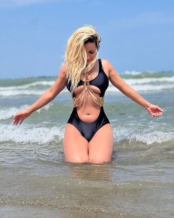 Lolrelai Luive Fotografii Nud Scurse OnlyFans 2