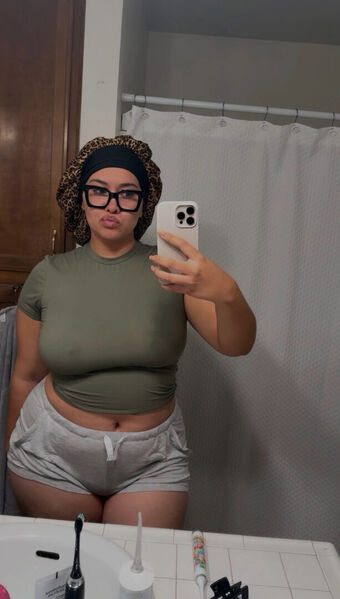 Mama E Fotografii Nud Scurse OnlyFans 19