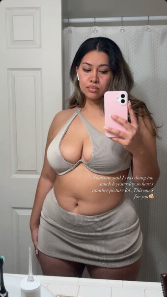 Mama E Fotografii Nud Scurse OnlyFans 23