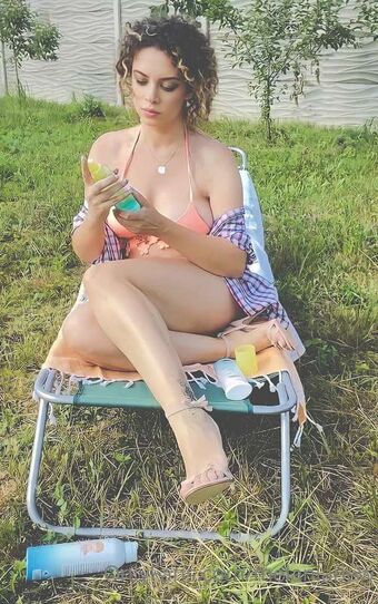 Melania Fotografii Nud Scurse OnlyFans 18