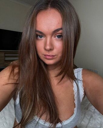 Miley Fallon Fotografii Nud Scurse OnlyFans 36
