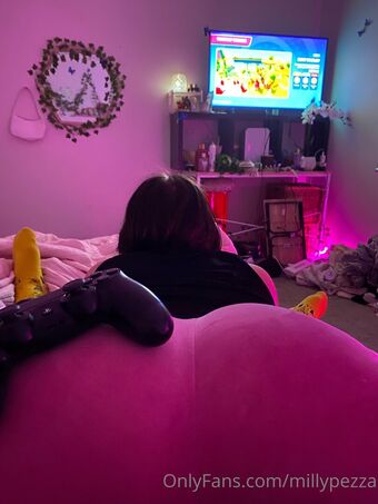 millypezza Fotografii Nud Scurse OnlyFans 19