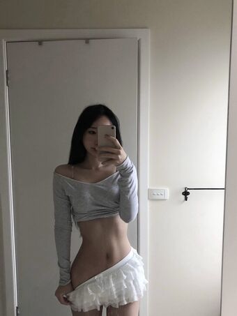 mina Fotografii Nud Scurse OnlyFans 12