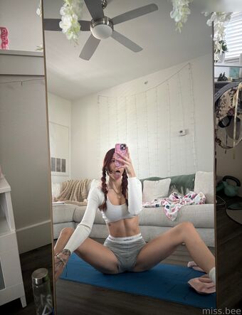 Miss Bee Fotografii Nud Scurse OnlyFans 22