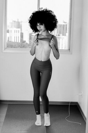 Miss Flat Fotografii Nud Scurse OnlyFans 1