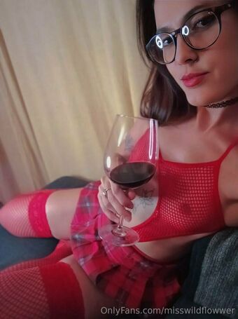 misswildflowwer Fotografii Nud Scurse OnlyFans 9