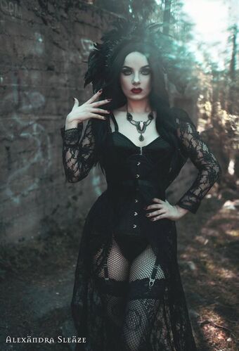 Monsa Isa Fotografii Nud Scurse OnlyFans 4