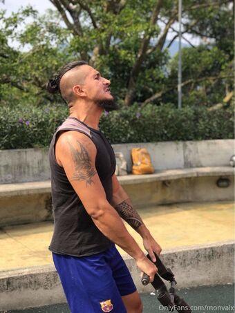 monvalx Fotografii Nud Scurse OnlyFans 2