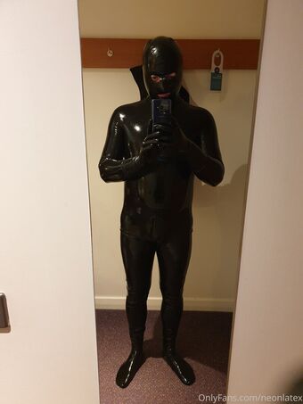 neonlatex Fotografii Nud Scurse OnlyFans 4
