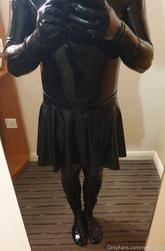 neonlatex Fotografii Nud Scurse OnlyFans 7