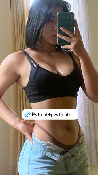 Ni Made Rusmi Fotografii Nud Scurse OnlyFans 1