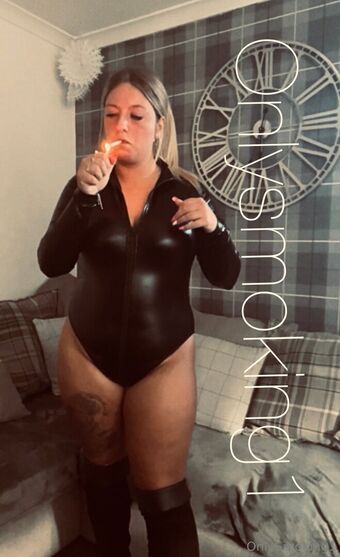 onlysmoking1 Fotografii Nud Scurse OnlyFans 3