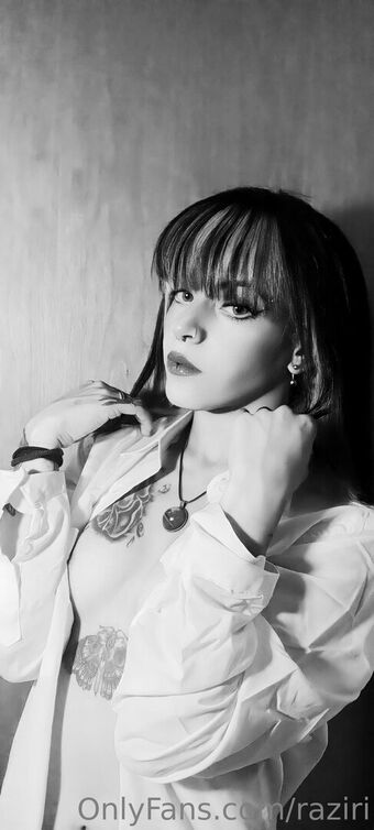 raziri Fotografii Nud Scurse OnlyFans 2
