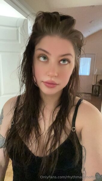rhythmalienofficial Fotografii Nud Scurse OnlyFans 37