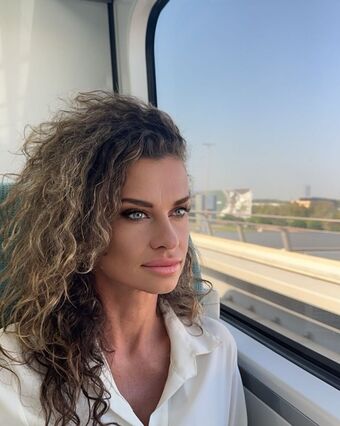 Romi_curly