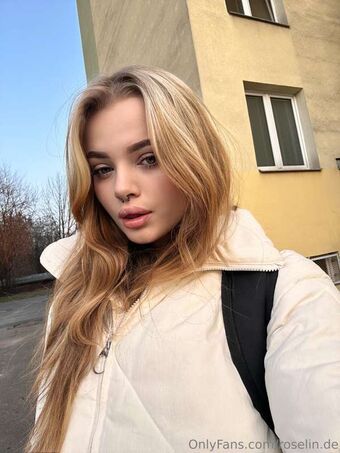 Roselinde Fotografii Nud Scurse OnlyFans 14