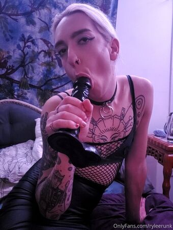 Ryleerunk Fotografii Nud Scurse OnlyFans 24
