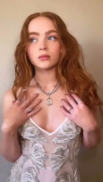sadiesink Fotografii Nud Scurse OnlyFans 8