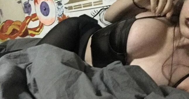 Sendji Fotografii Nud Scurse OnlyFans 5