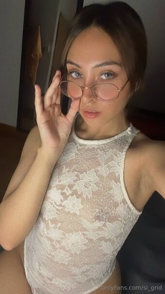 si_grid Fotografii Nud Scurse OnlyFans 3
