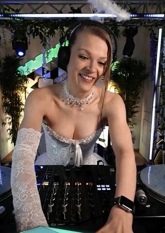 Sintica Fotografii Nud Scurse OnlyFans 69