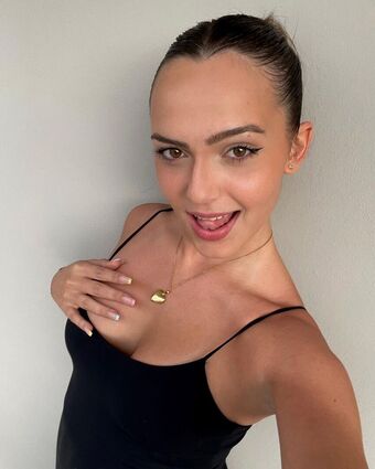 Sofia Cerio Fotografii Nud Scurse OnlyFans 3