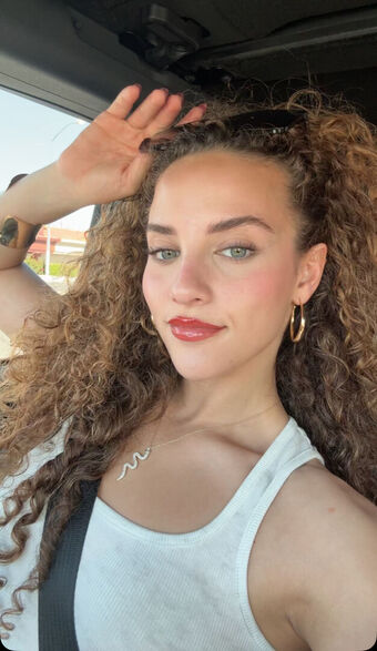 Sofie Dossi