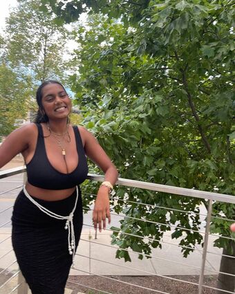 Sriya Fotografii Nud Scurse OnlyFans 53