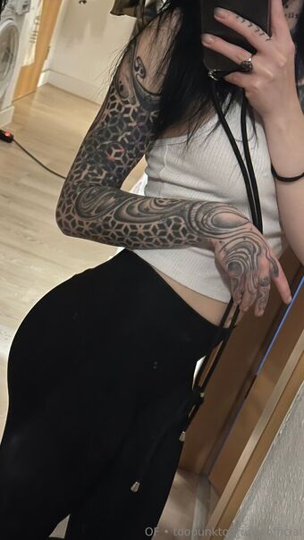 st.hell Fotografii Nud Scurse OnlyFans 24