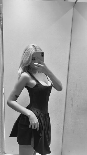 Suniketia Fotografii Nud Scurse OnlyFans 3