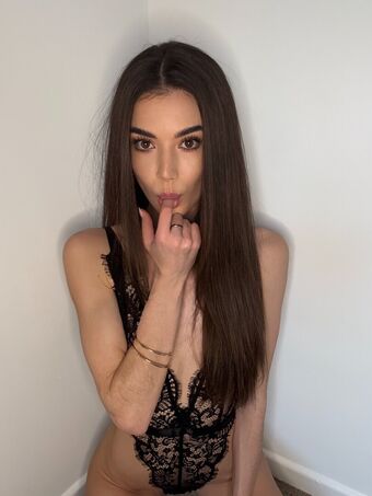 tara_tiny Fotografii Nud Scurse OnlyFans 30