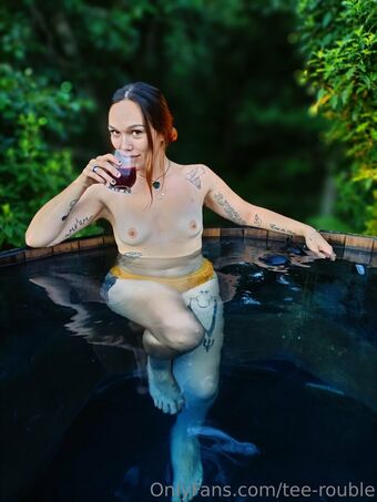 tee-rouble Fotografii Nud Scurse OnlyFans 39
