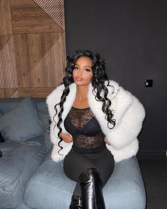 Tosyandra Fotografii Nud Scurse OnlyFans 19