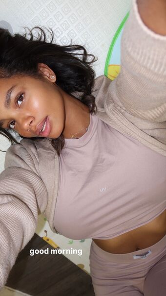 Tosyandra Fotografii Nud Scurse OnlyFans 24