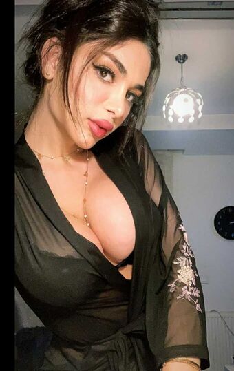 TS Nour Fotografii Nud Scurse OnlyFans 9