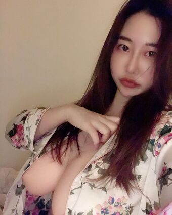 Uelee Fotografii Nud Scurse OnlyFans 10