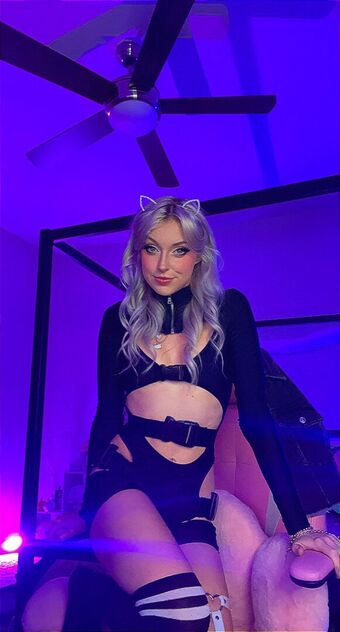 urebabe Fotografii Nud Scurse OnlyFans 9