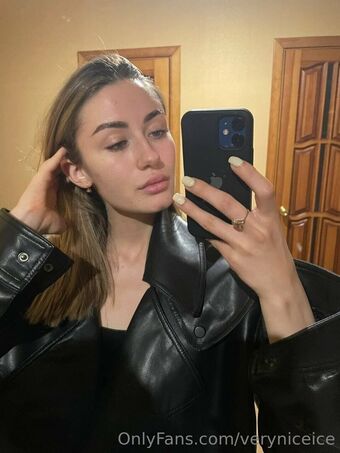 Veryniceice Fotografii Nud Scurse OnlyFans 32