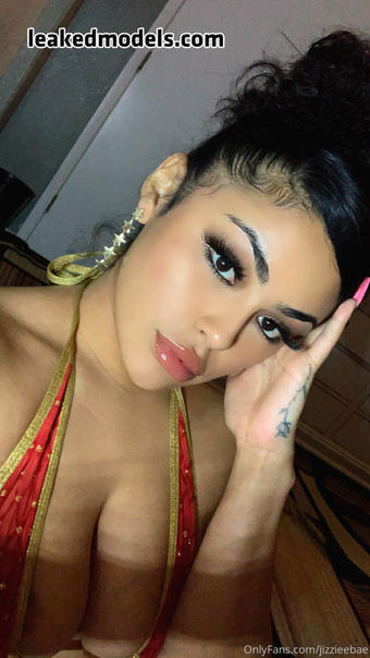 Jizzieebae